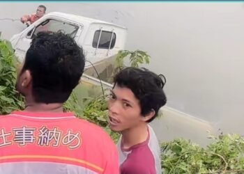 Mobil Tercebur ke Saluran Irigasi di Kosambi Karawang, 1 Orang Meninggal Dunia